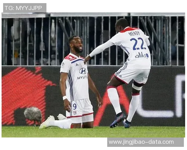 英超精彩对决：里昂与切尔西战成平局绝杀瞬间引发全场热烈反响